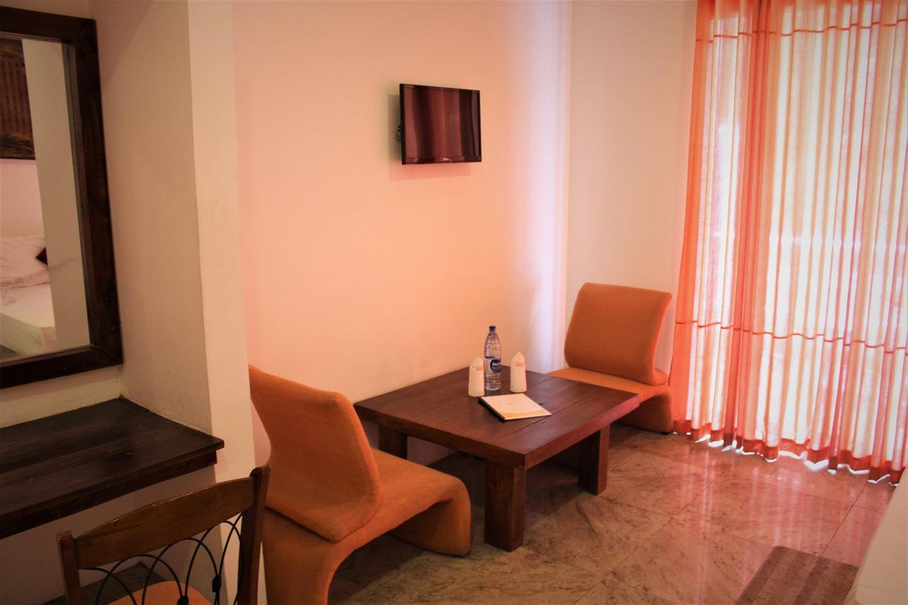 Sleek Hotel Кегалле Екстер'єр фото
